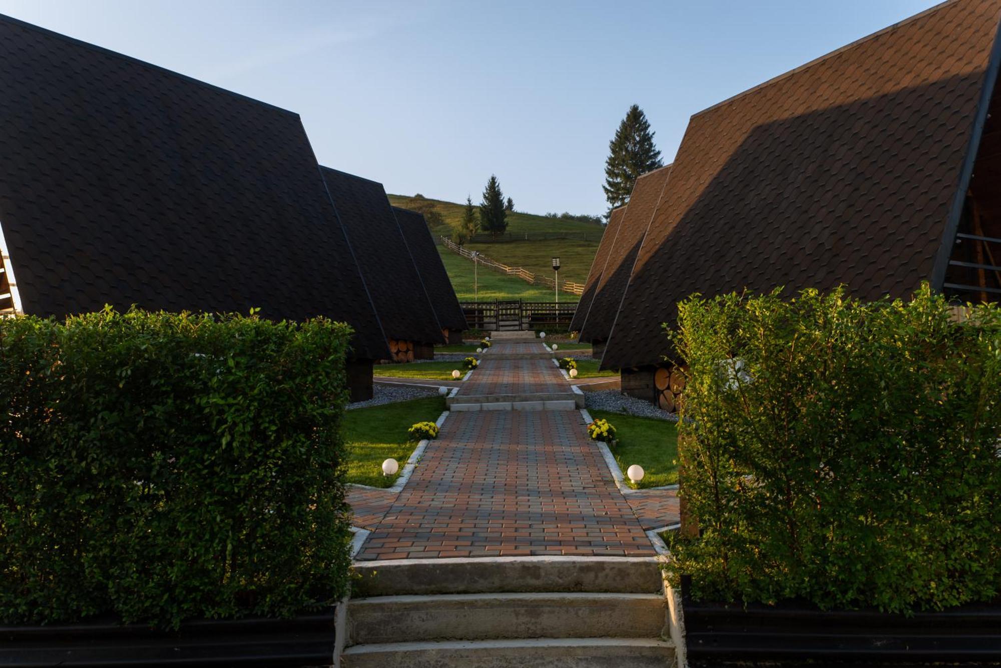 A Pisc Hotel Vatra Moldovitei Exterior photo