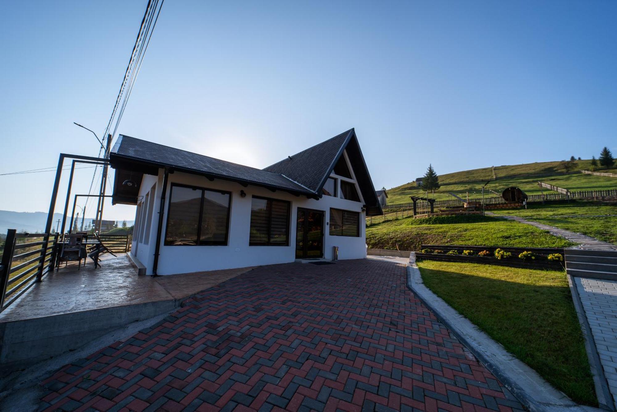 A Pisc Hotel Vatra Moldovitei Exterior photo