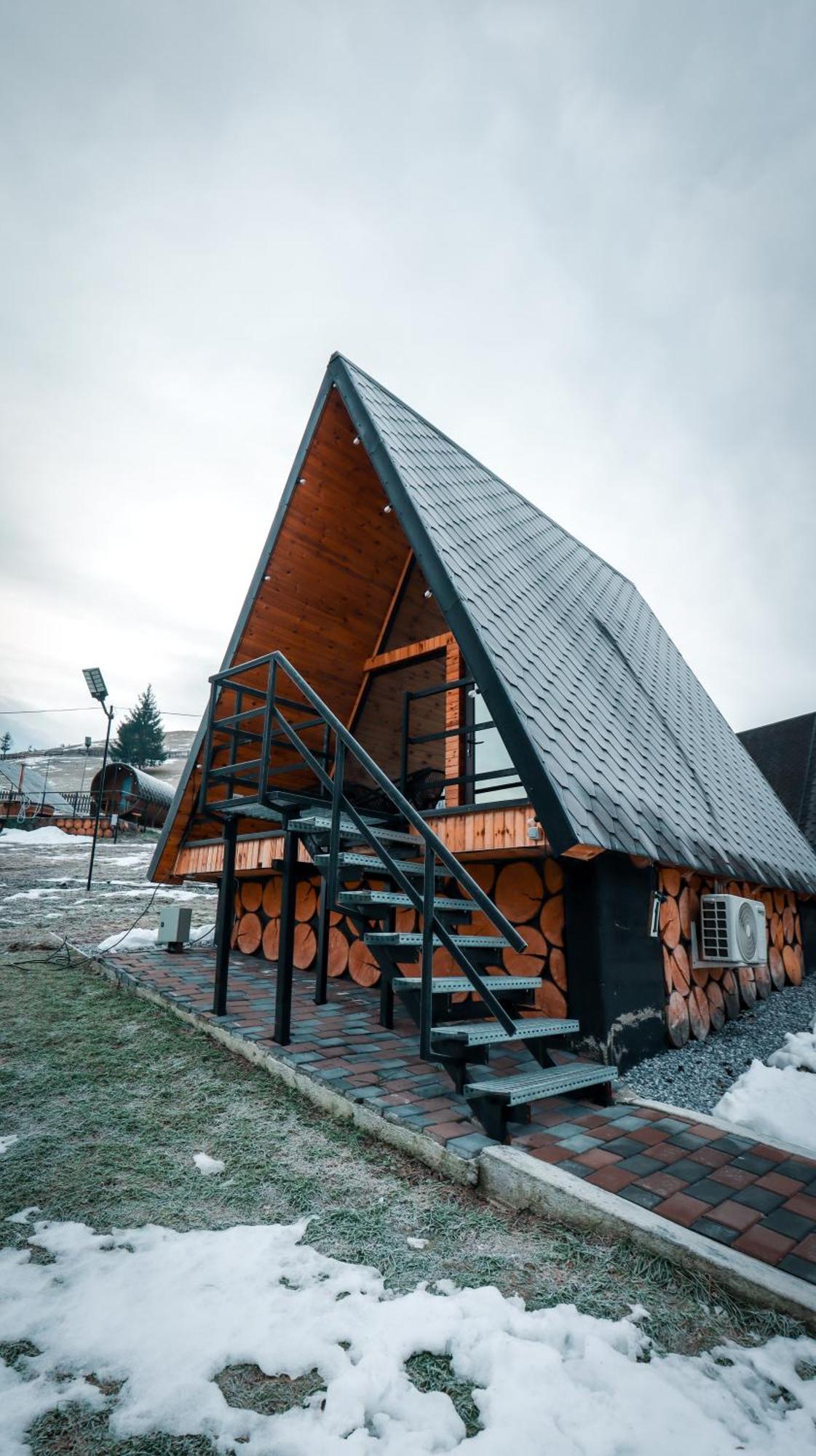 A Pisc Hotel Vatra Moldovitei Exterior photo