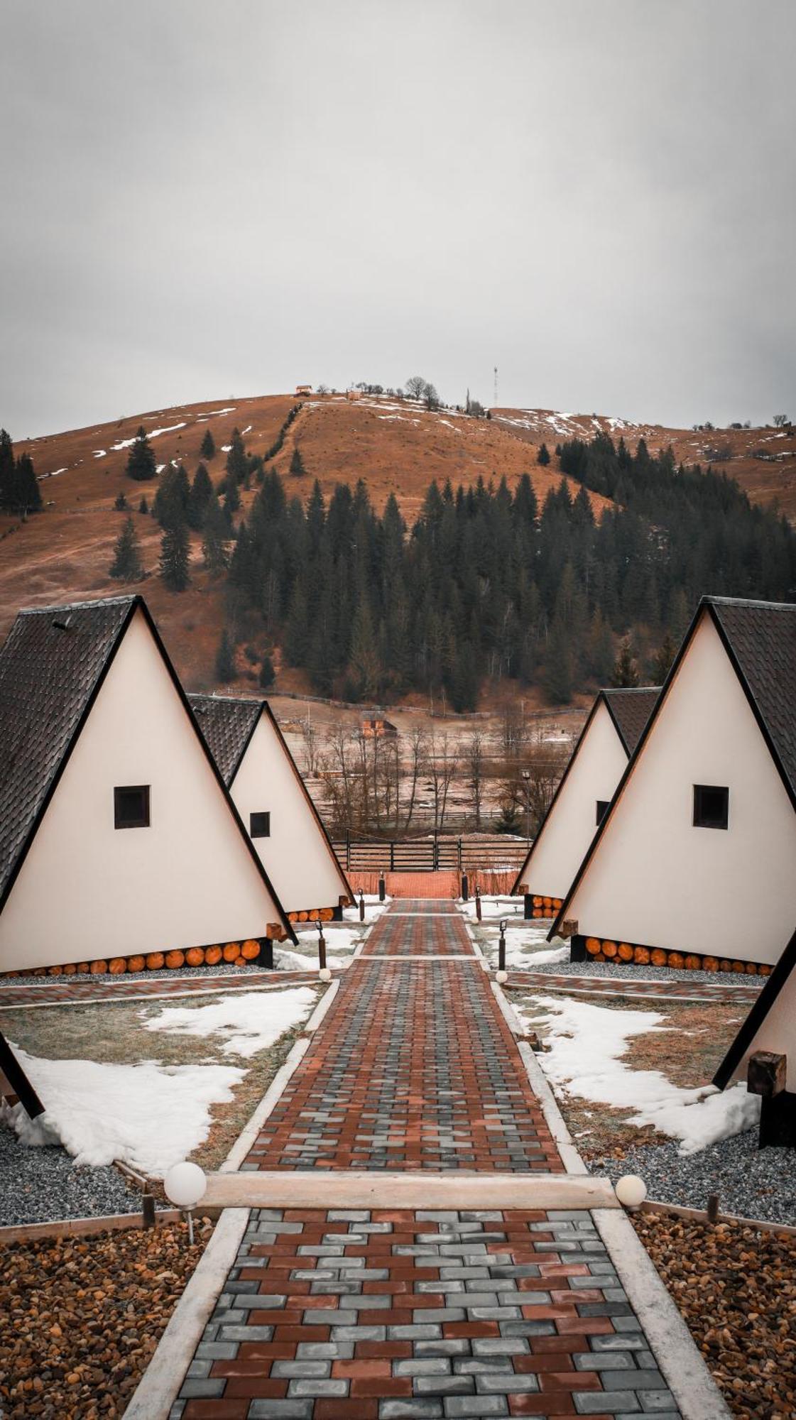 A Pisc Hotel Vatra Moldovitei Exterior photo